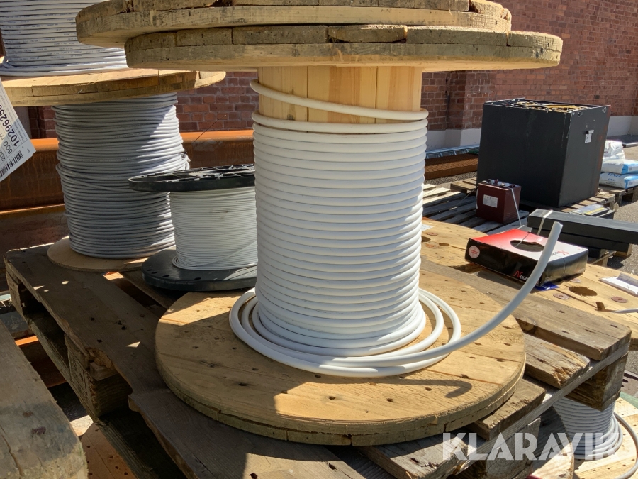 Kabeltrummor med diverse kabel 13st