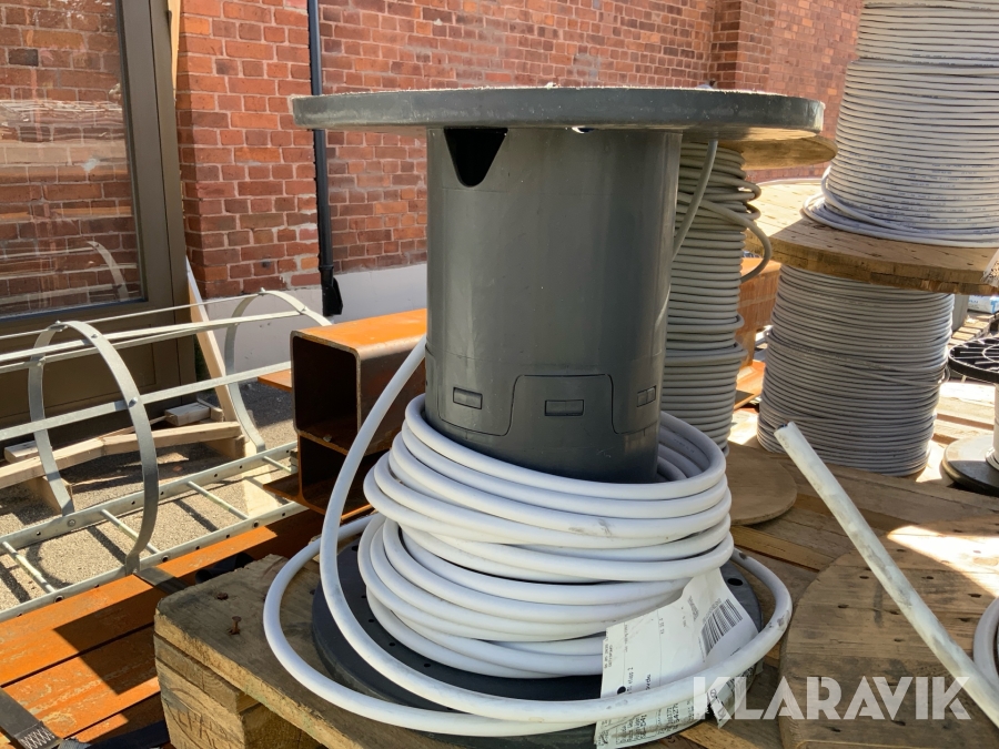 Kabeltrummor med diverse kabel 13st