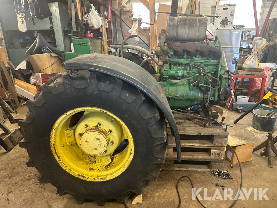Traktor i delar John Deere 2450 4WD