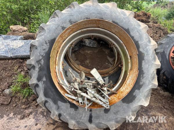 Dubbelmontage Dunlop 16.9/14-34 med ringar och spännare