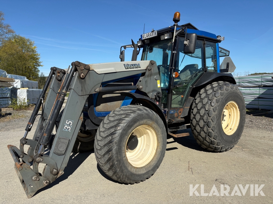Traktor Valtra A85 med frontlastare