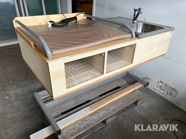 Skötbord med vask