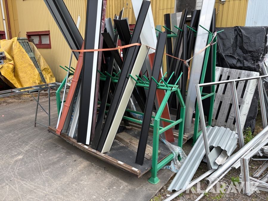Plåtställ 2st med diverse plåt