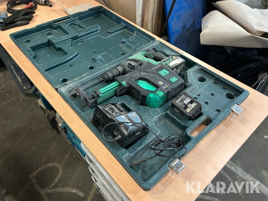 Slagborrmaskin Hitachi DH 18DBML med dammsugaren
