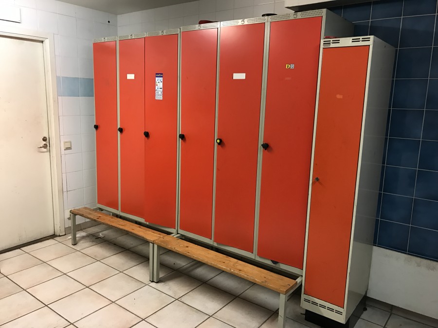 6st Omklädningsskåp m bänk