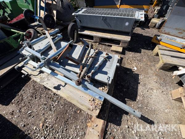 Pall blandad med lämmar, tryckstänger samt stödhjul