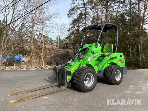 Kompaktlastare Avant 528 Optidrive med redskap