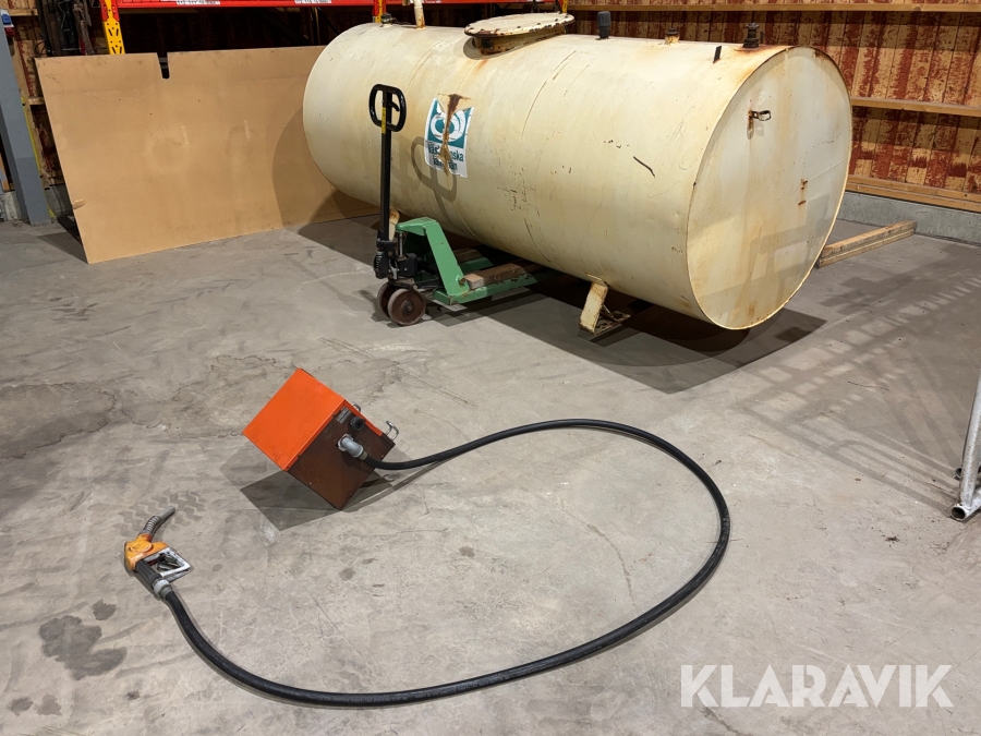 Bränsletank med tankningspump