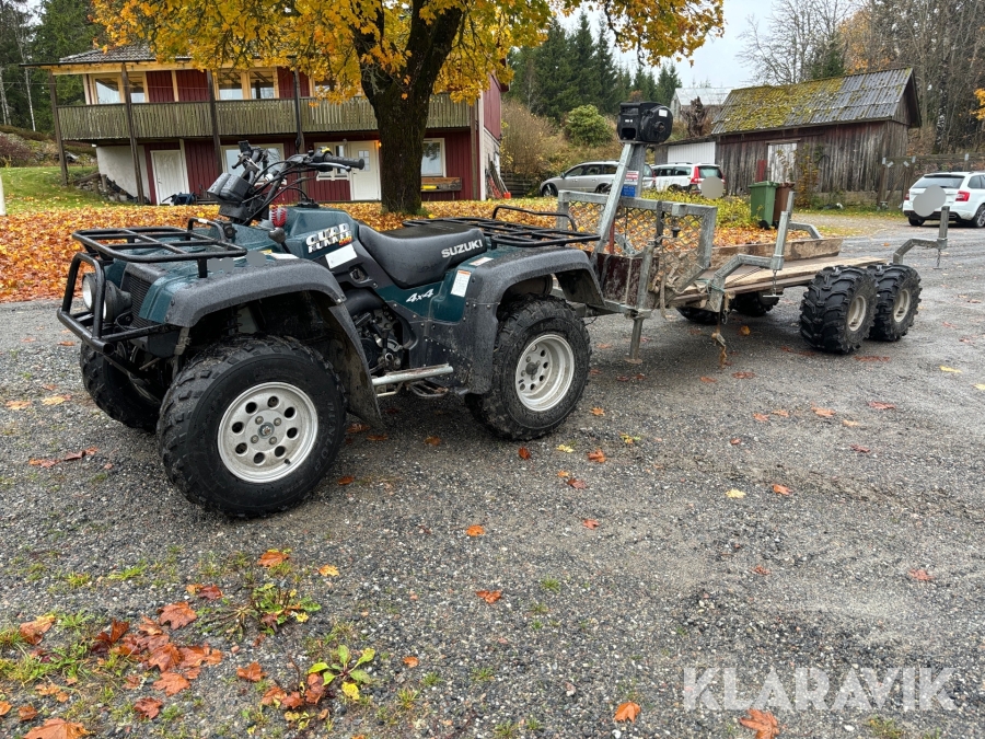Fyrhjuling Suzuki Quad runner 500 med skogsvagn