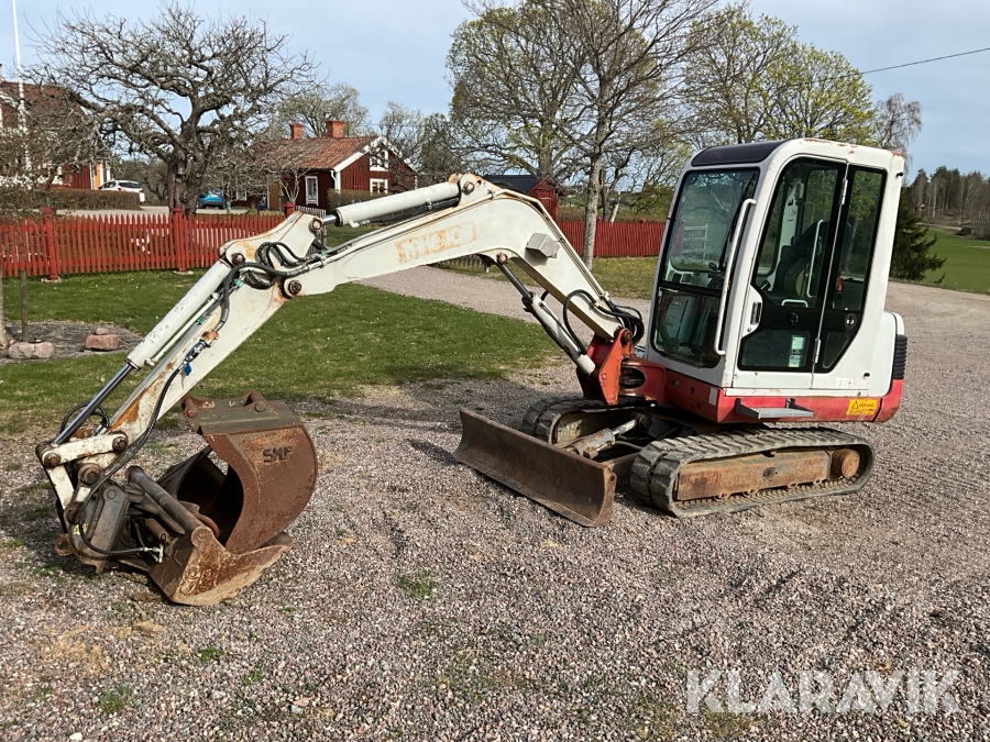 Grävmaskin Takeuchi Take-job TB135 med 3 skopor