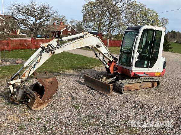 Grävmaskin Takeuchi Take-job TB135 med 3 skopor