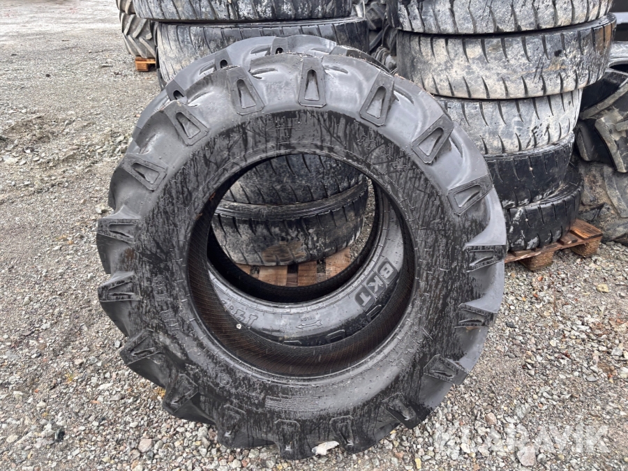 Traktordäck BKT TR-135 14.9-28 2st nya