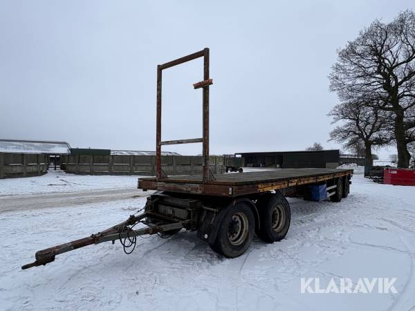 Halmsläp ombyggd för traktor