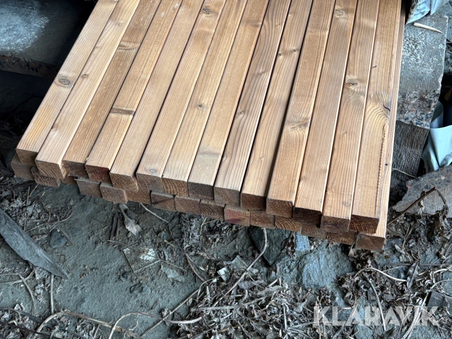 Parti med Reglar Eskebo Ceder och Thermo furu