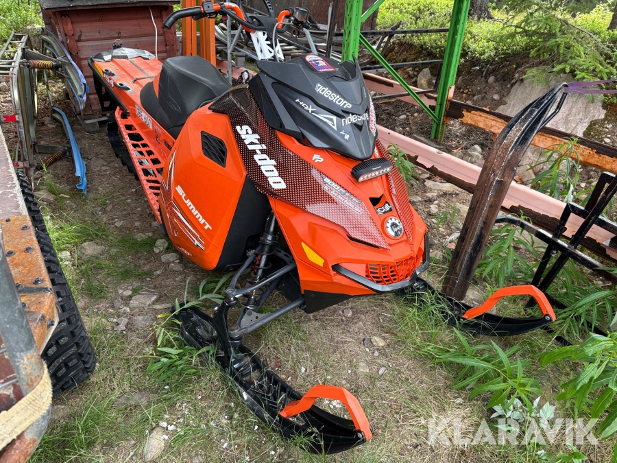 Snöskoter Ski-Doo Summit 800