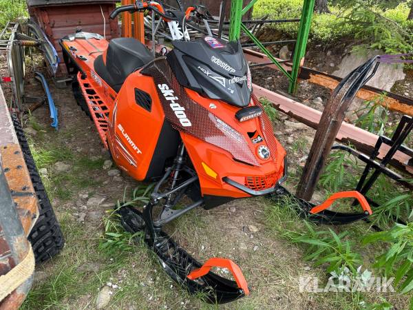 Snöskoter Ski-Doo Summit 800
