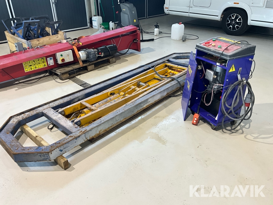 Riktbänk och 2-pelarllyft Fast U4 och Pela PL-4.0-2B