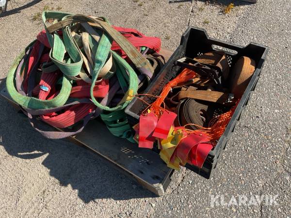 Parti med buntband, kättingar och stroppar
