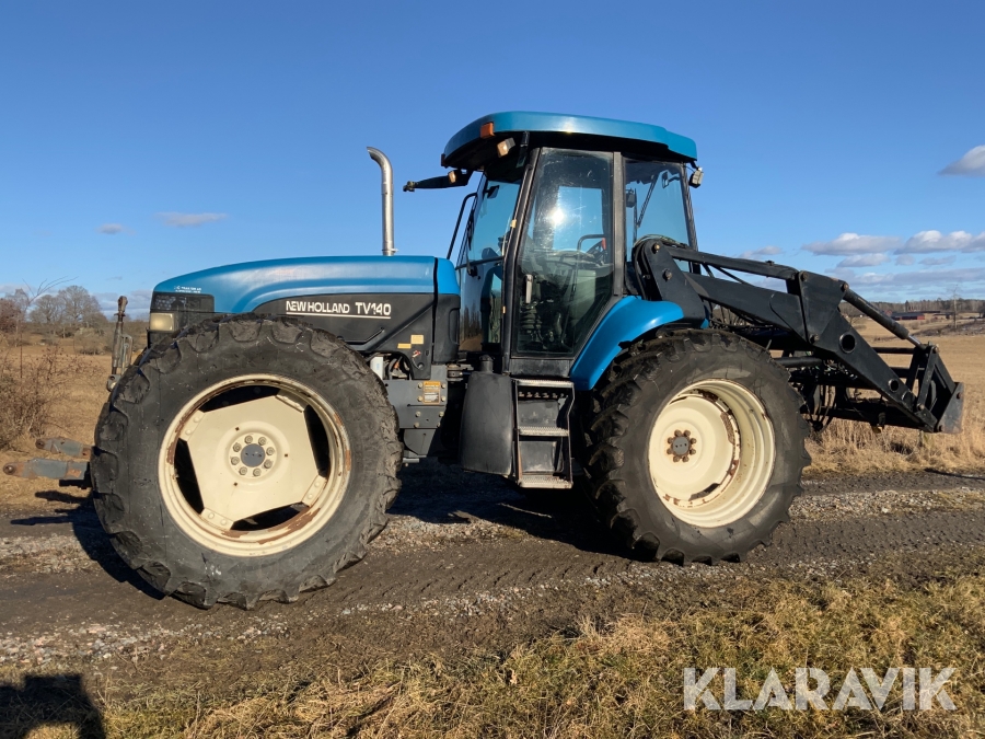 Midjestyrd traktor New Holland TV140 med lastare
