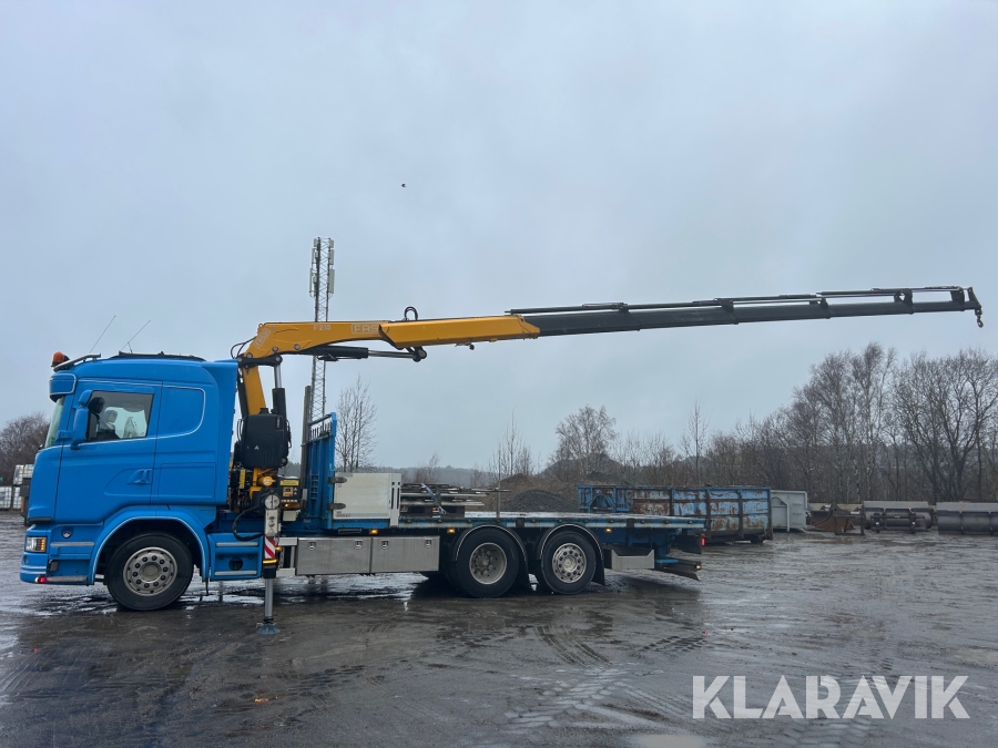 Kranbil Scania G370 med flak