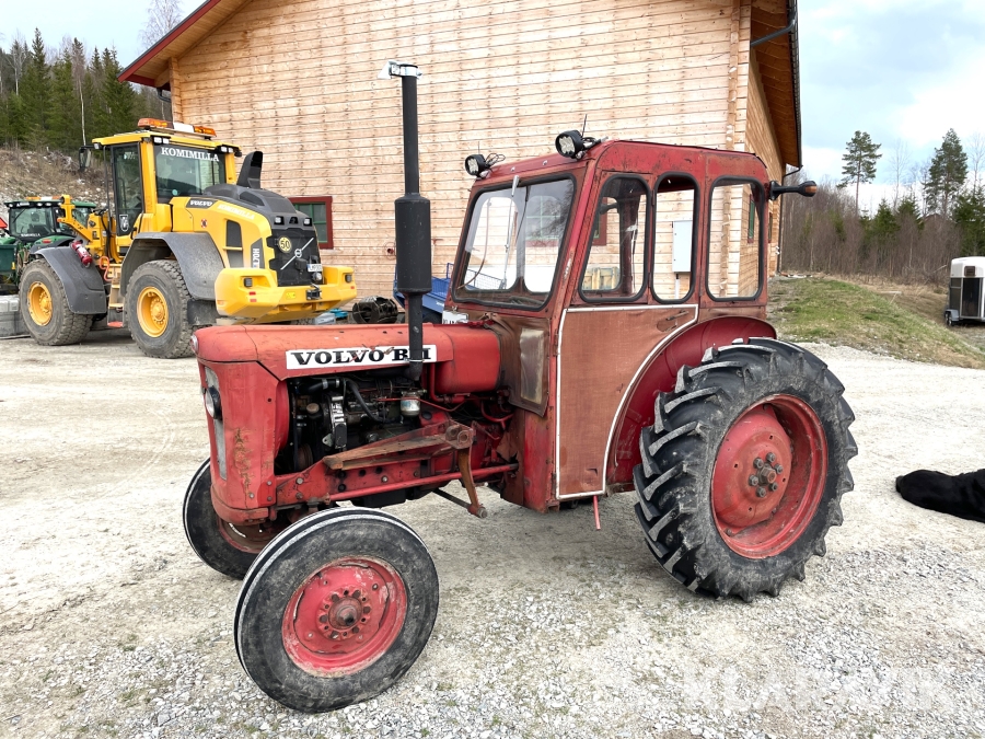 Traktor Volvo BM Buster 320