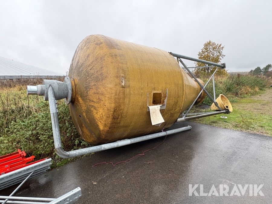 Silo med påfyllnadsskruv
