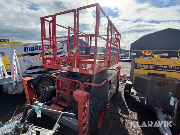 Dieseldriven saxlift Skyjack SJ6832RT 4x4
