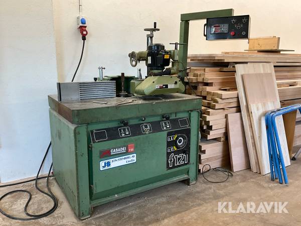 Vertikalfräs Casadei F121 med Aigner anhåll och matarverk