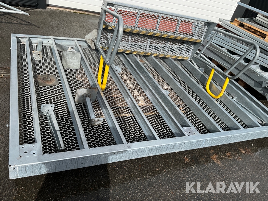 Entrétrappa med avsats