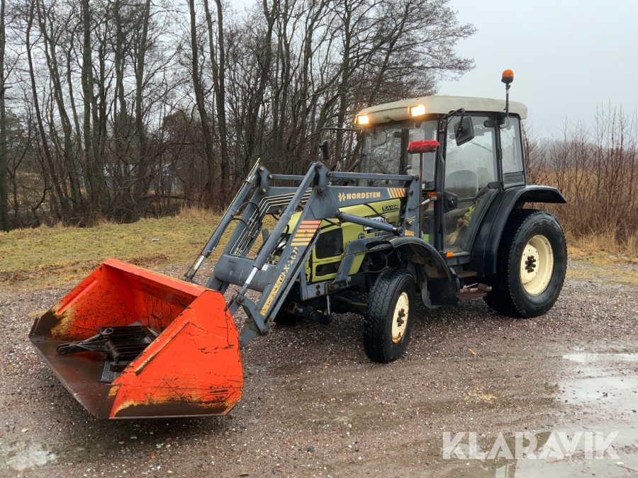 Traktor Hürlimann Xa-606 med lastare och vikplog
