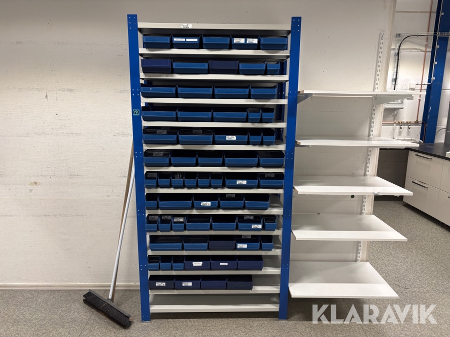 Systemhylla med plastlådor