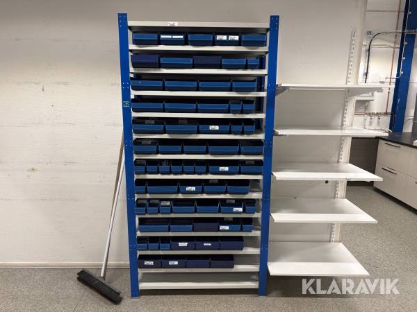 Systemhylla med plastlådor