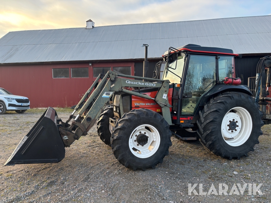 Traktor Valtra Valmet 700 med lastare