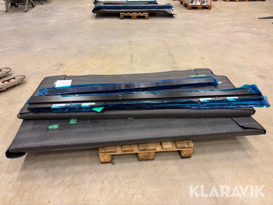 Pardörr med karm vänster 18x21