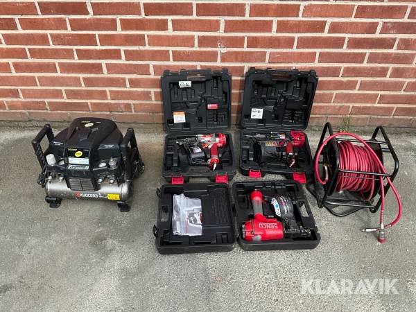 Kompressor, slangvinda och 3st spikpistoler Tjep / Senco/ Max