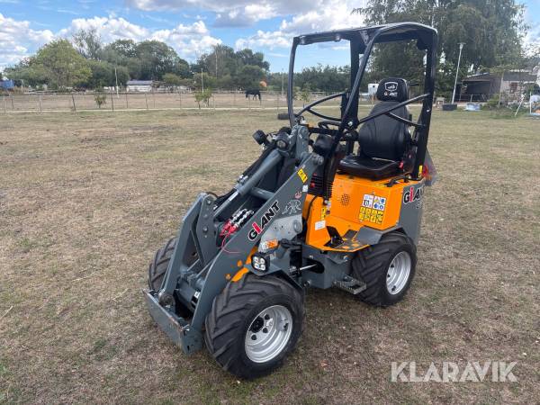 Minilastare Giant G1200 - Med skopa och gafflar