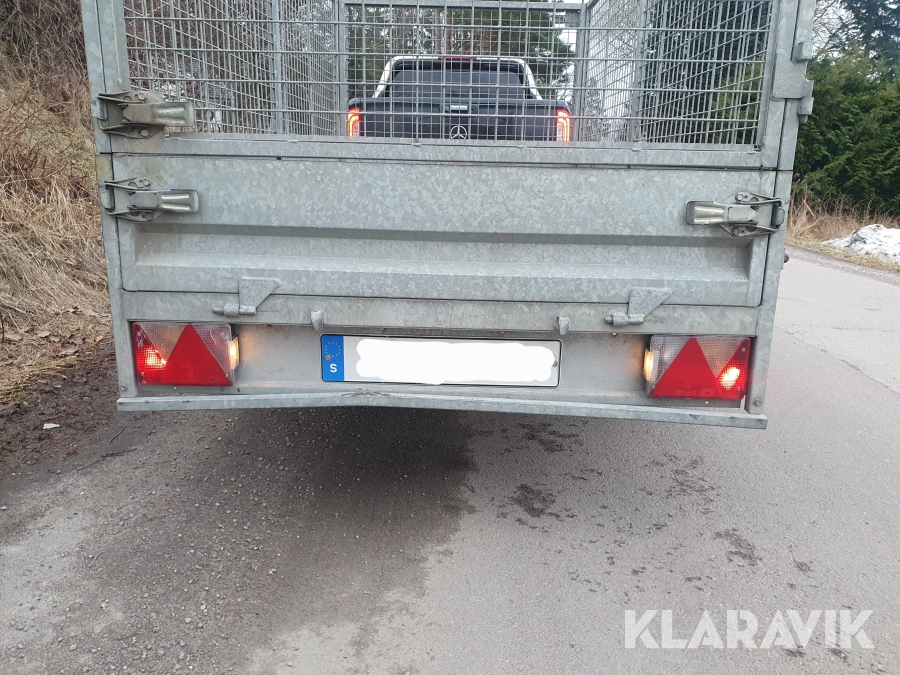 Personbilssläp med gallergrindar Brenderup