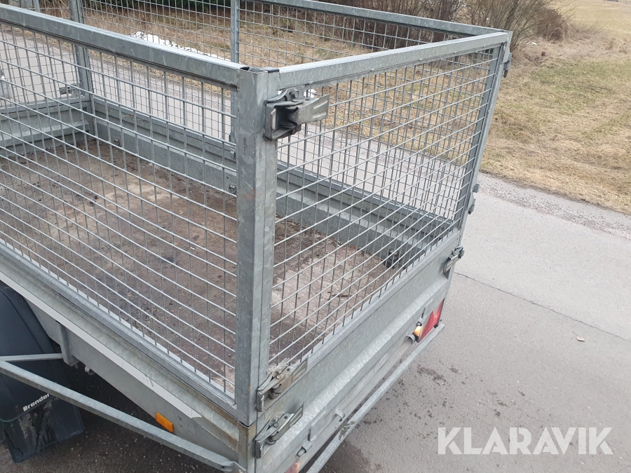 Personbilssläp med gallergrindar Brenderup