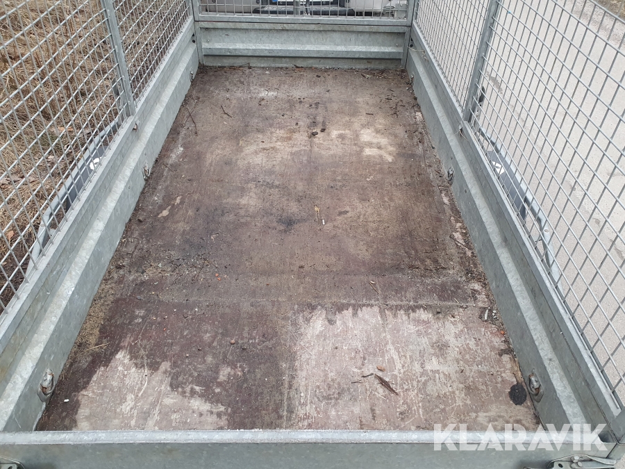 Personbilssläp med gallergrindar Brenderup