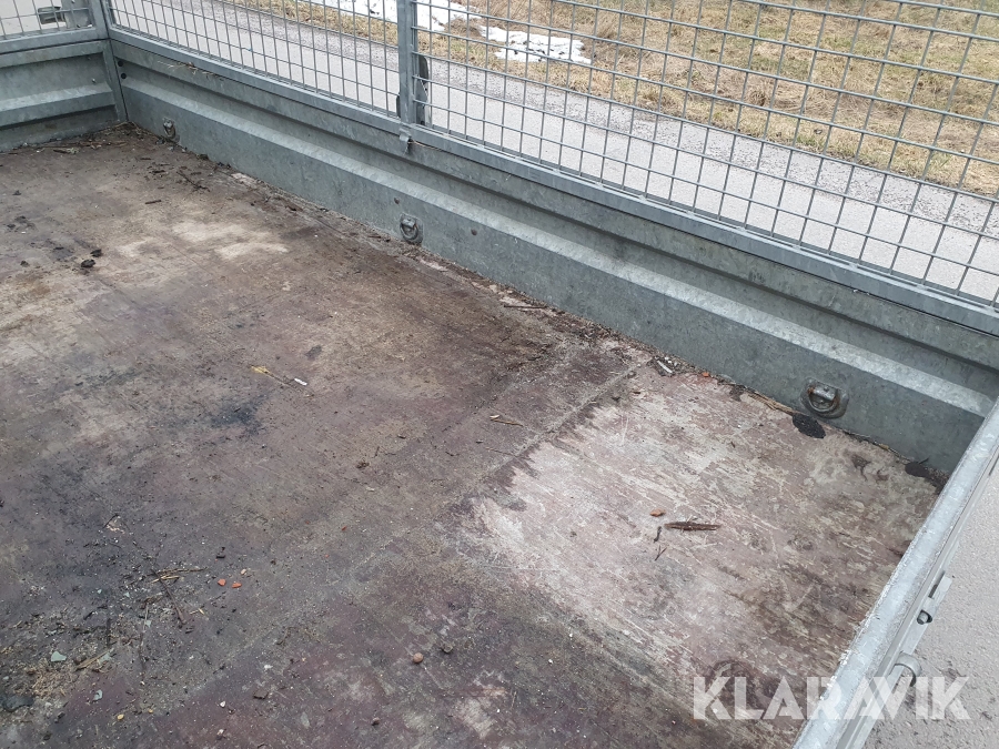 Personbilssläp med gallergrindar Brenderup