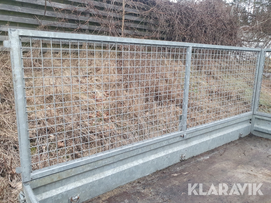 Personbilssläp med gallergrindar Brenderup