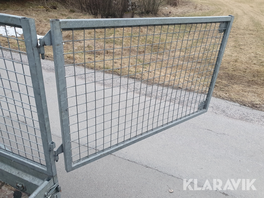 Personbilssläp med gallergrindar Brenderup