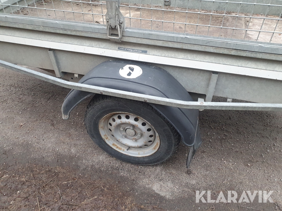 Personbilssläp med gallergrindar Brenderup