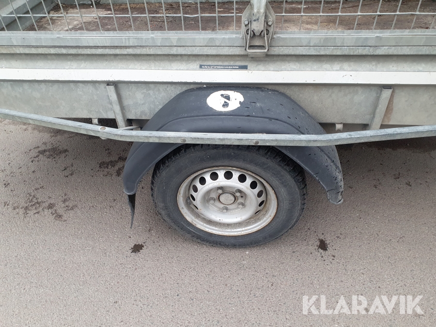 Personbilssläp med gallergrindar Brenderup