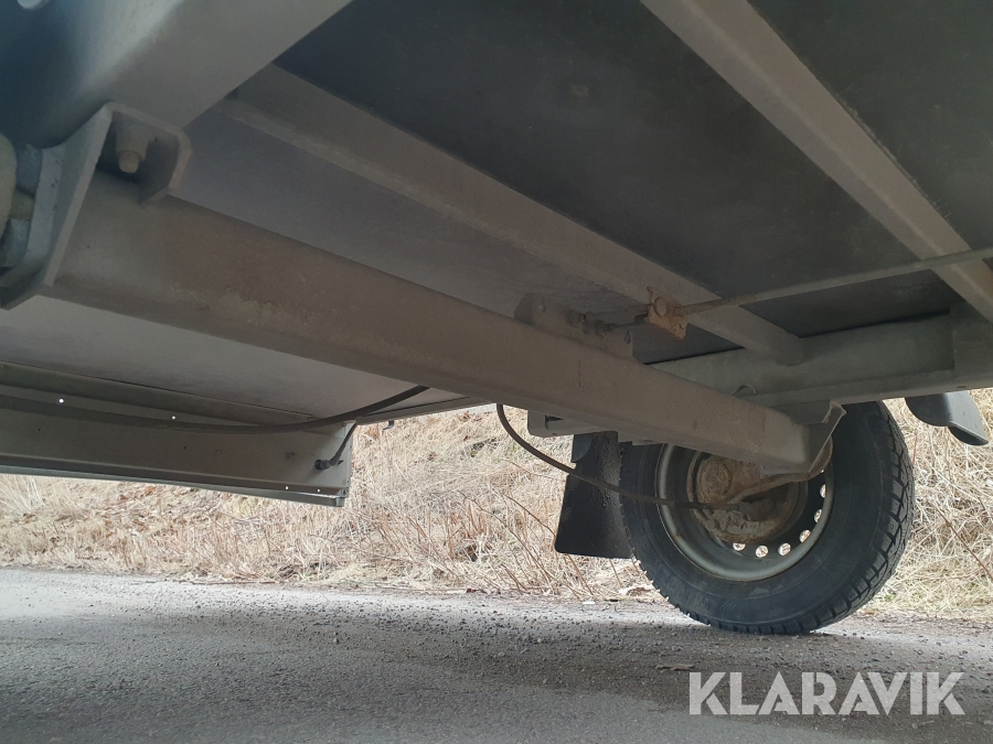 Personbilssläp med gallergrindar Brenderup