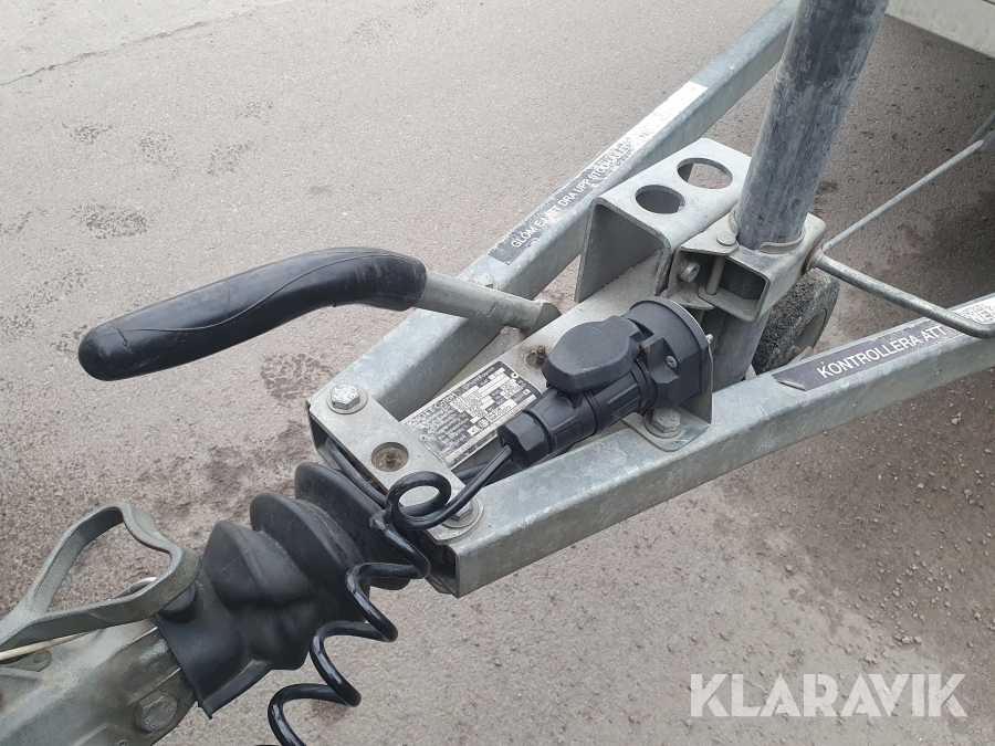 Personbilssläp med gallergrindar Brenderup