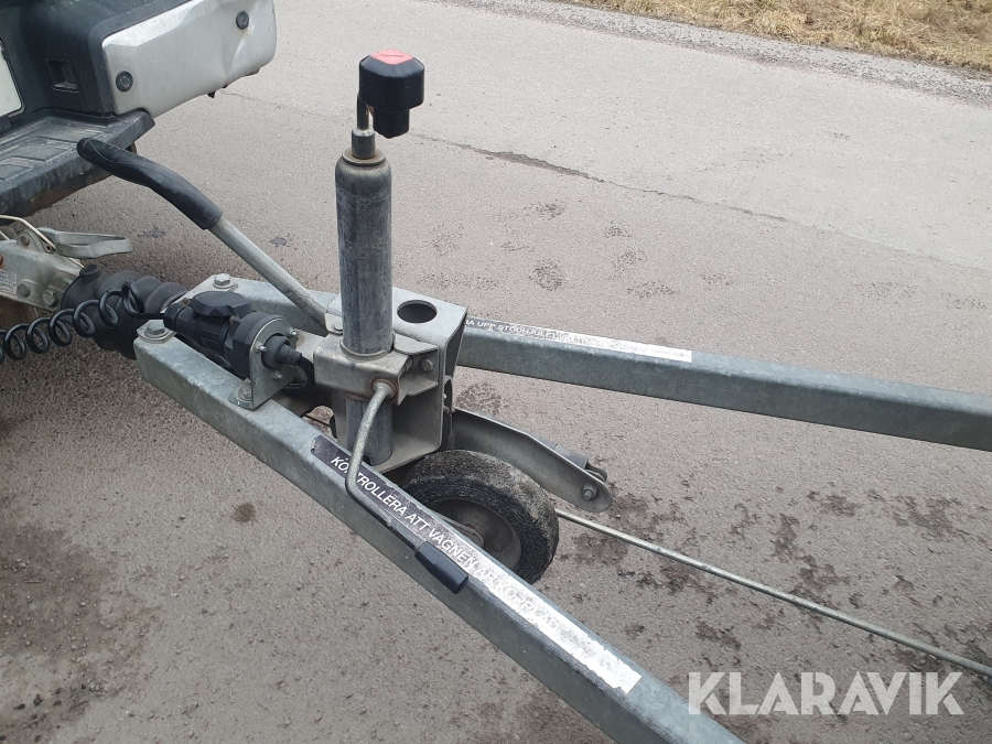 Personbilssläp med gallergrindar Brenderup