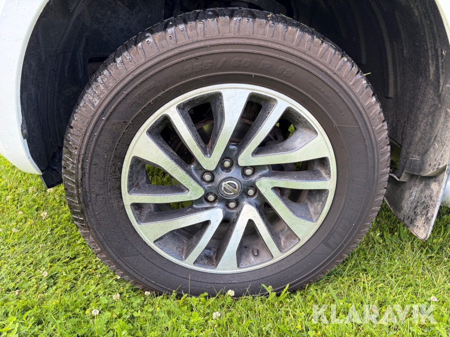 Pickup Nissan Navara Dubbelhytt 2.3 dCi 4WD Automatisk 190 hk med flakkåpa