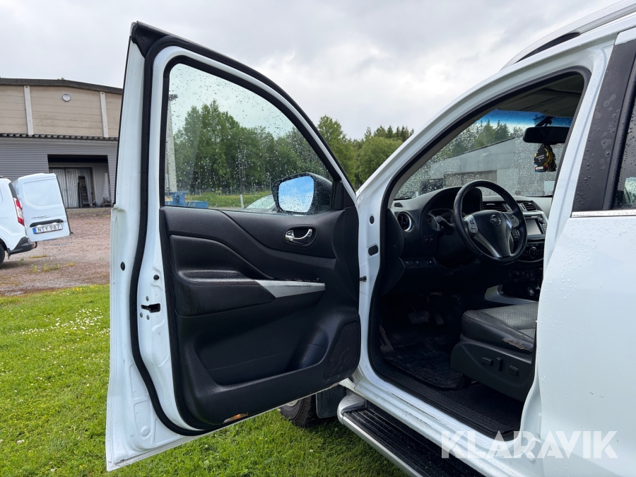 Pickup Nissan Navara Dubbelhytt 2.3 dCi 4WD Automatisk 190 hk med flakkåpa
