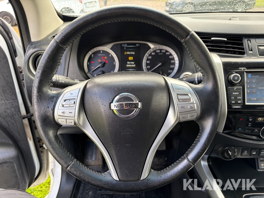 Pickup Nissan Navara Dubbelhytt 2.3 dCi 4WD Automatisk 190 hk med flakkåpa